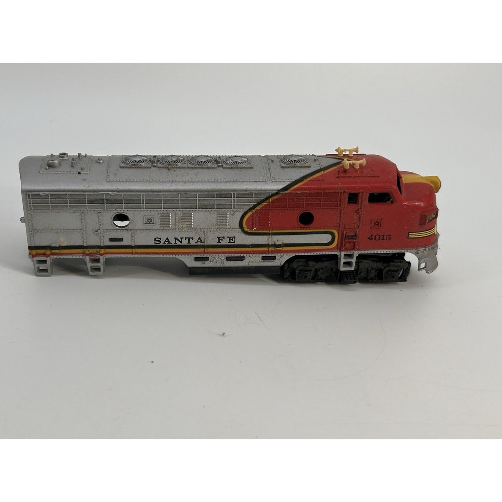 Vintage HO Scale Tyco Mantua Santa Fe Red 4015 Diesel Locomotive 7" Long‎